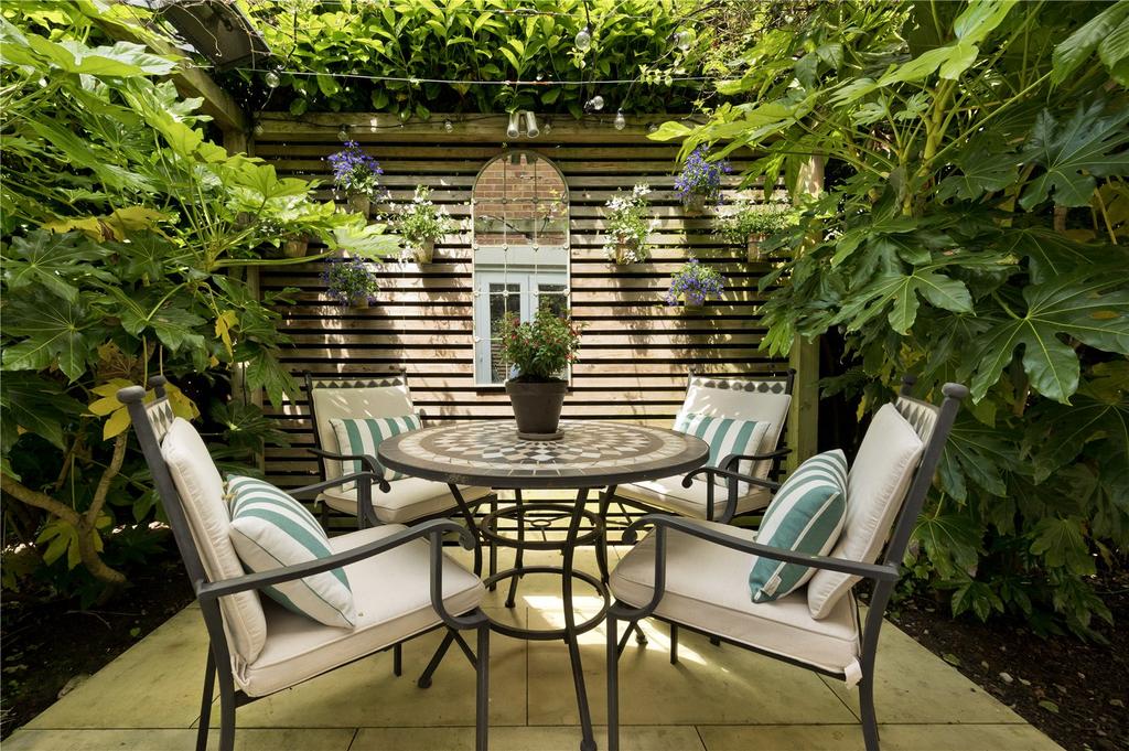 Side Terrace