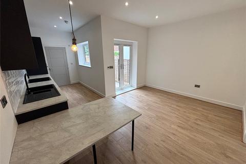 3 bedroom end of terrace house for sale, Two Trees Lane, Denton