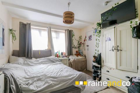 5 Branch Close, Hatfield, AL10 0TW