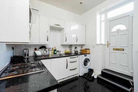 3 bedroom flat to rent, Church Street, Enfield, EN2