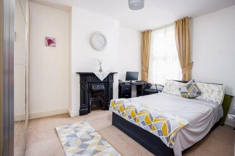 3 bedroom flat to rent, Church Street, Enfield, EN2