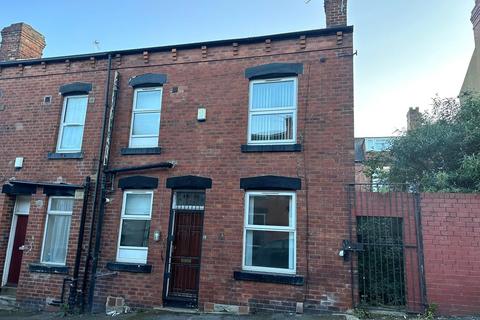 2 bedroom terraced house to rent, Woodview Terrace, Beeston, Leeds, LS11