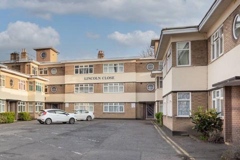 12 Lincoln Close, London, SE25 5ET