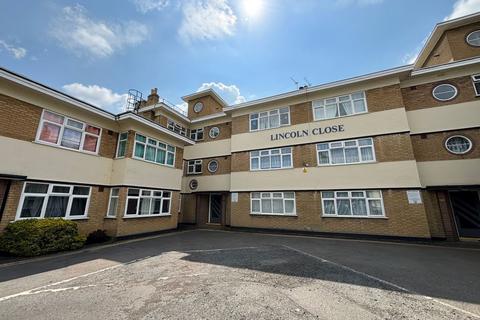 12 Lincoln Close, London, SE25 5ET