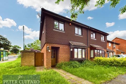 3 bedroom end of terrace house to rent, Leaforis Road, Waltham Cross EN7