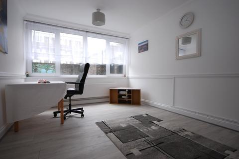 3 bedroom maisonette to rent, Kinglake Street, London SE17