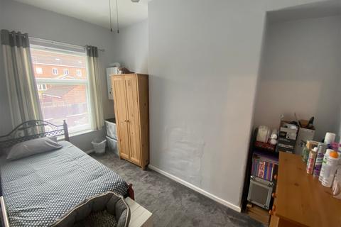 196 Fields New Road, Chadderton, Oldham, OL9 8NT