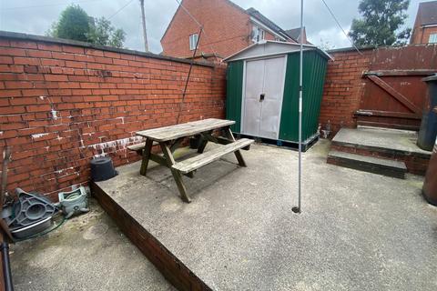 196 Fields New Road, Chadderton, Oldham, OL9 8NT