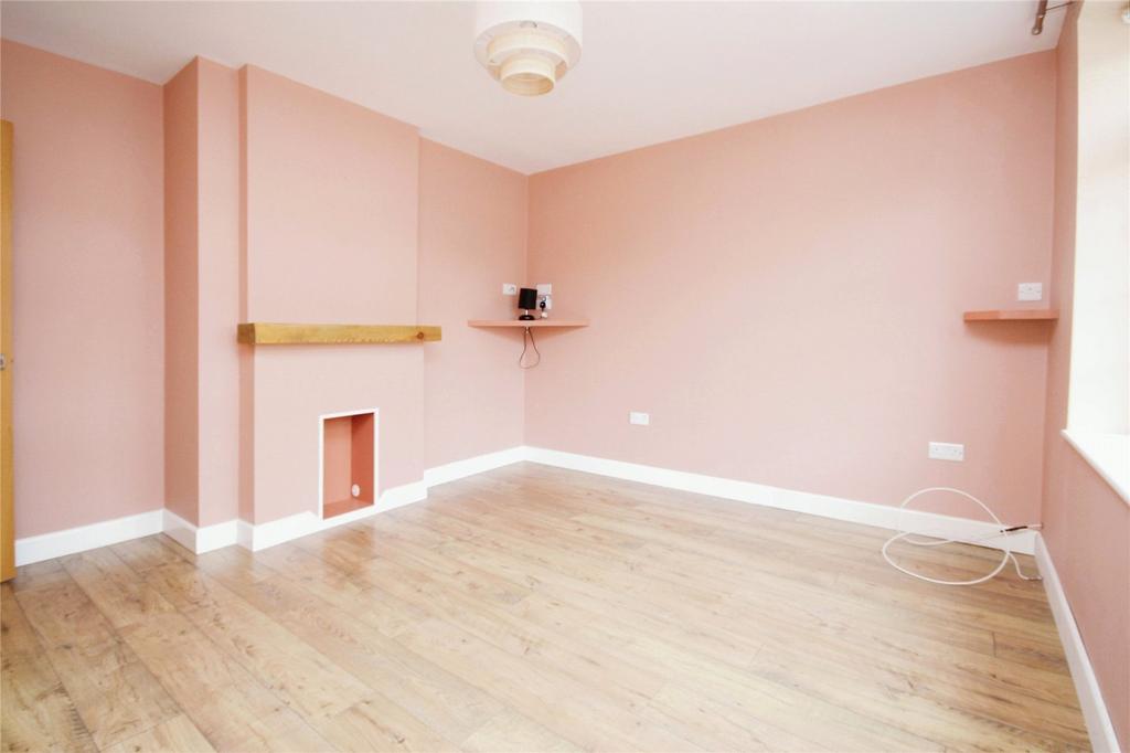Bushfields, Loughton, IG10 3 bed terraced house to rent £2,250 pcm (£519 pw)