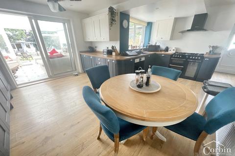4 bedroom chalet for sale, Milford Drive, Bournemouth, Dorset