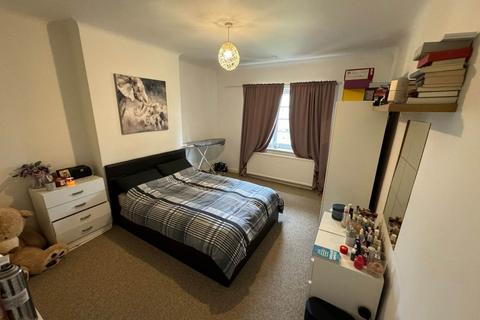 2 bedroom flat for sale, Hollywood Court