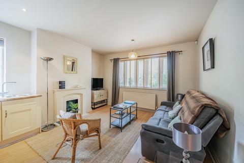 2 bedroom flat for sale, Harrowby Road, West Park, Leeds, LS16