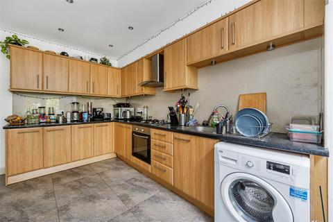 5 bedroom terraced house to rent, East Acton W3 W3