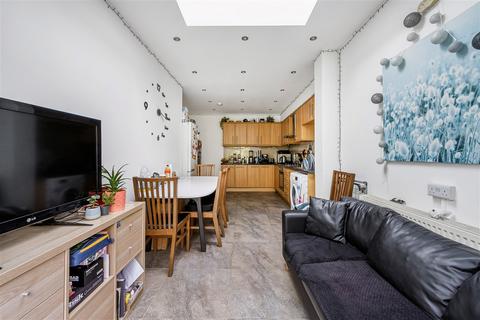 5 bedroom terraced house to rent, East Acton W3 W3