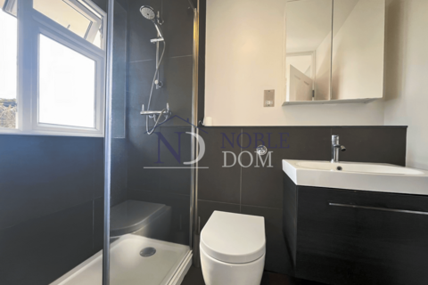 7, Salliesfield Kneller Road, Twickenham, TW2 7DQ