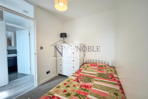 7, Salliesfield Kneller Road, Twickenham, TW2 7DQ