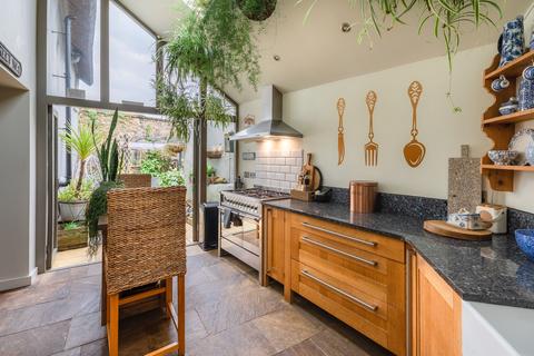 4 bedroom cottage for sale, East Street, Chulmleigh, EX18
