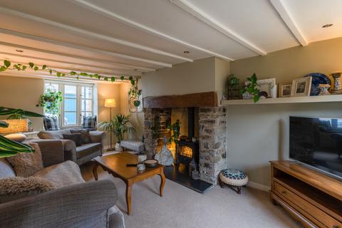 4 bedroom cottage for sale, East Street, Chulmleigh, EX18