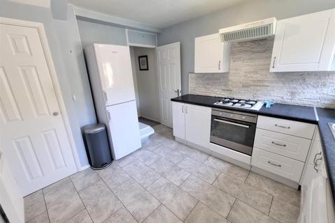2 bedroom terraced house to rent, Tychbourne Drive, Guildford GU4