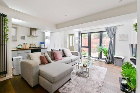3 bedroom flat for sale, Cromwell Road, Wimbledon, London, SW19