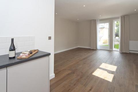 2 bedroom flat to rent, Ripon Road, Harrogate, North Yorkshire, UK, HG1