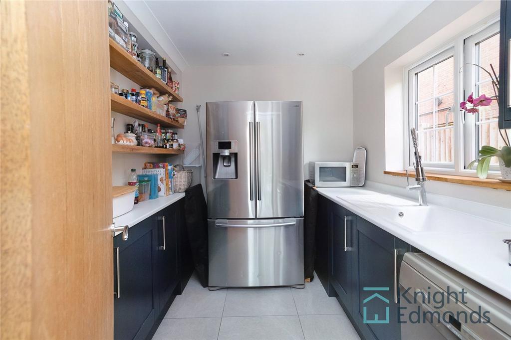 Walk-In-Pantry