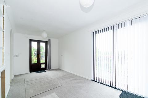 2 bedroom apartment to rent, Riverside Close, London E5