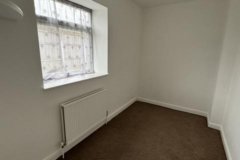 2 bedroom terraced house to rent, Spindle Street, Halifax HX2