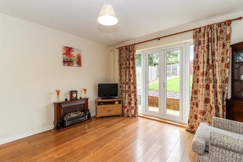 2 bedroom maisonette for sale, Meadow Way, Kings Langley, Herts, WD4