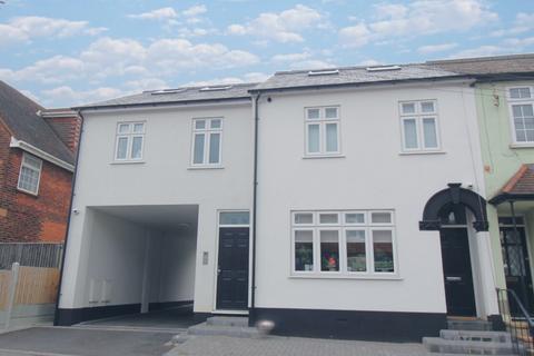 1 bedroom apartment to rent, St. Michaels Mews, Kings Road, CM14