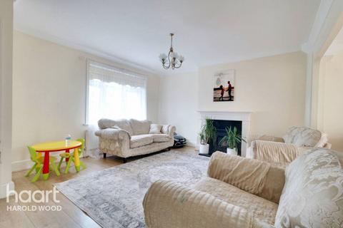 4 bedroom end of terrace house for sale, Daventry Gardens, Romford