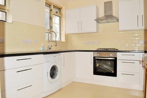 3 bedroom apartment to rent, Vallance Road, London E1