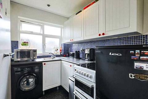 2 bedroom apartment for sale, Lincoln Close, London, SE25