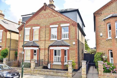 59 Heath Gardens, Twickenham, TW1 4LY
