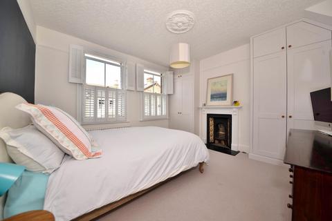 59 Heath Gardens, Twickenham, TW1 4LY