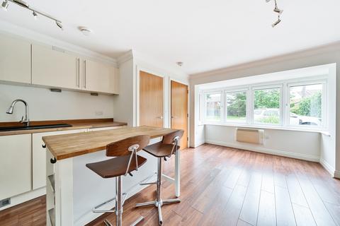 1 bedroom flat for sale, The Green, Shepperton, TW17