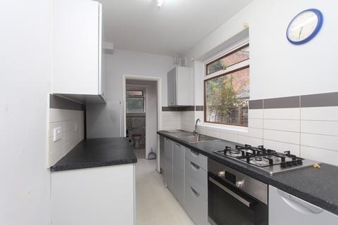 3 bedroom terraced house to rent, Knighton Fields Road East, Leicester LE2