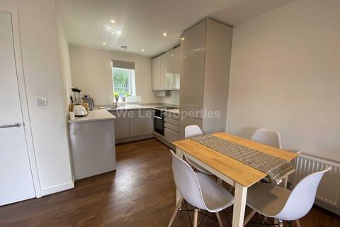 3 bedroom house to rent, Cromwell Road, Salford M6