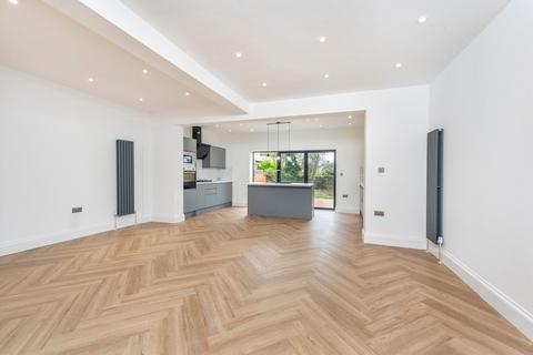 4 bedroom property to rent, Knights Hill, London, SE27