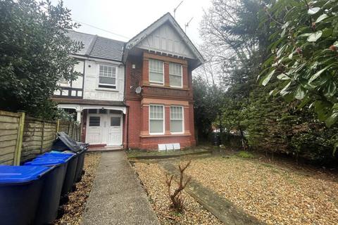 Studio to rent, St Botolph's Road, Worthing, West Sussex