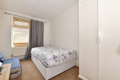 1 bedroom ground floor flat for sale, Manford Cross, Chigwell, Essex