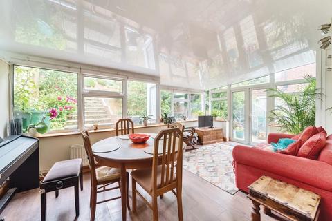 33 Dean Close, High Wycombe, HP12 3NS