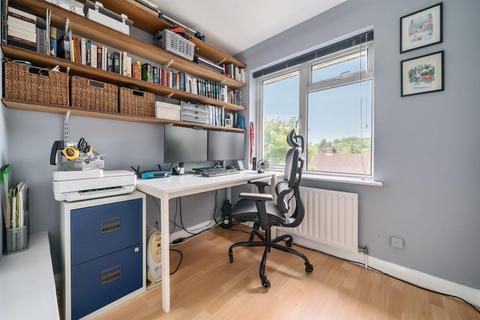 33 Dean Close, High Wycombe, HP12 3NS