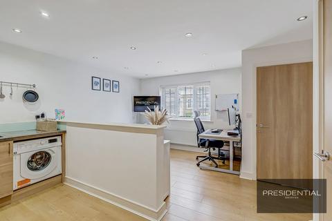 undefined, Sunnymede, Chigwell IG7