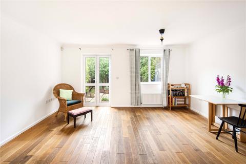 4 Speechly Mews, London, E8 2NQ