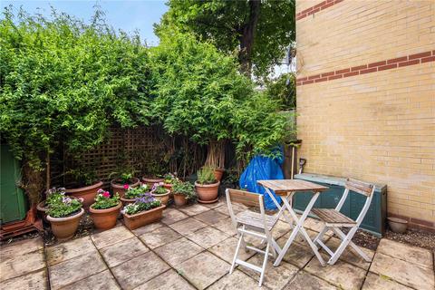 4 Speechly Mews, London, E8 2NQ