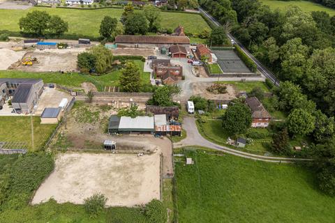 3 bedroom detached house for sale, Tilburstow Hill Road, Godstone RH9