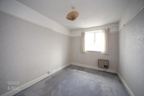 110 Connaught Road, Luton, LU4 8ES