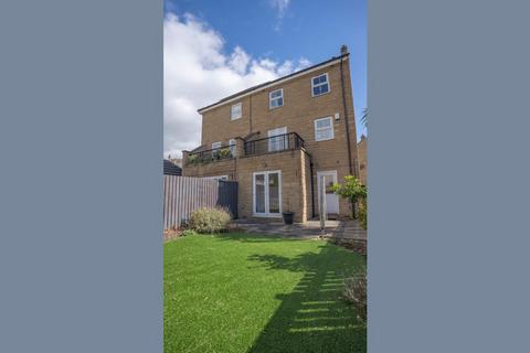 3 bedroom semi-detached house for sale, Jilling Gardens, Dewsbury, West Yorkshire