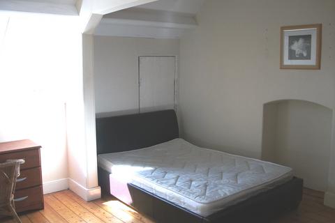 5 bedroom maisonette to rent, Wingrove Avenue, Newcastle upon Tyne NE4